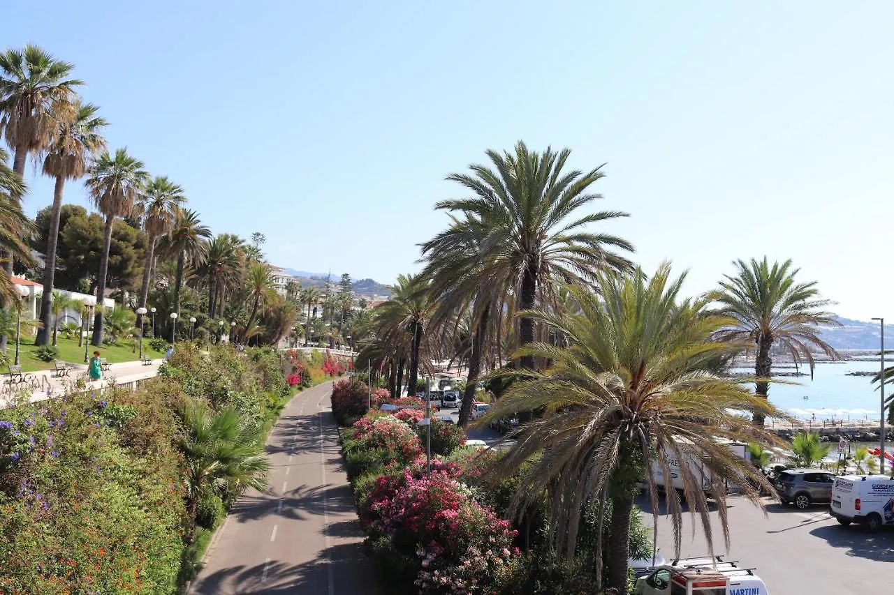 Ferienwohnung Kadevi Sanremo -Parcheggio Privato Gratuito, Biciclette-