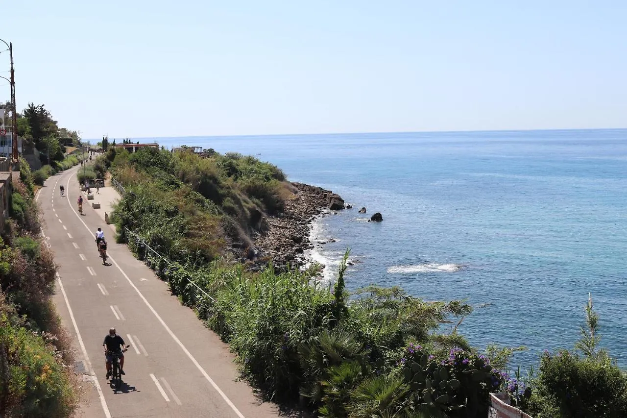 Ferienwohnung Kadevi Sanremo -Parcheggio Privato Gratuito, Biciclette- Italien