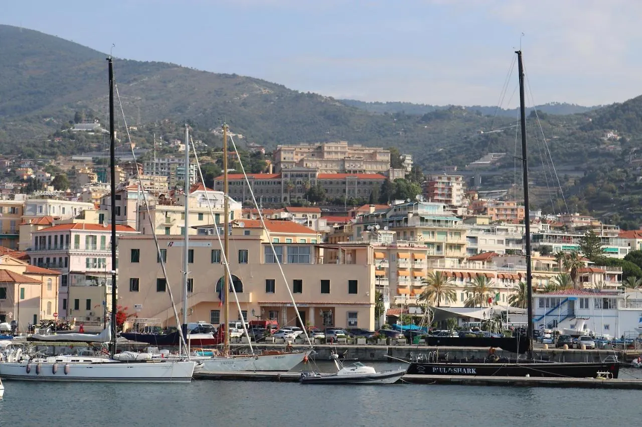 Apartment Ferienwohnung Kadevi Sanremo -Parcheggio Privato Gratuito, Biciclette- Italien