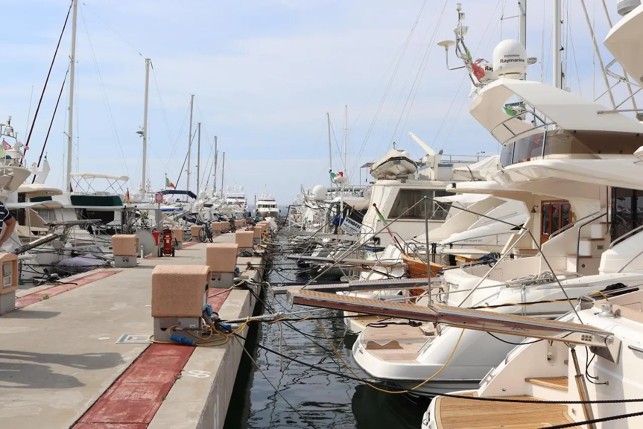 Kadevi Sanremo -Parcheggio Privato Gratuito, Biciclette- Apartment Italy