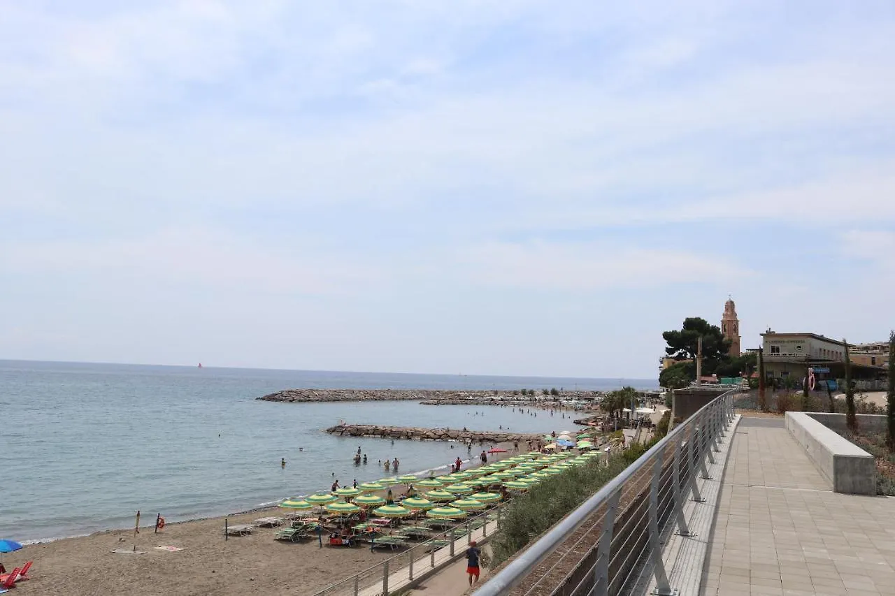 Kadevi Sanremo -Parcheggio Privato Gratuito, Biciclette- Apartment Italy